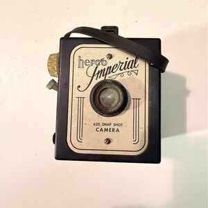 Vintage Hero Imperial 620 Snapshot Box Camera
